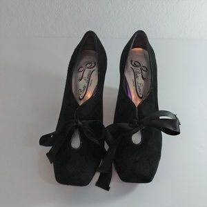 Poetic License tie front black suede pumps size 6